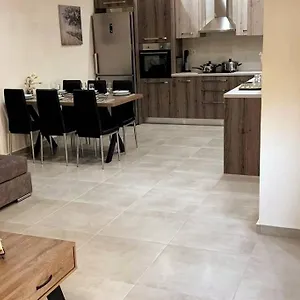 https://helens-luxury-apartment-near-the-airport.rethymnohotels.net