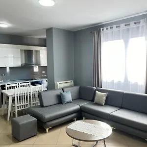 https://apt-stay-in-sunny-2-bedrooms-located-in-center-06.hotels-in-tirana.com